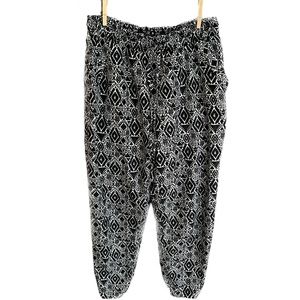 Black and white patterned pants